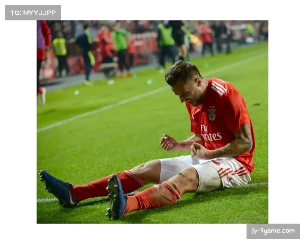 勒沃库森帕拉西奥斯组织调度受限 中场创造力被完全压制